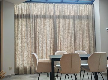 Tenture INSIDE BLINDS avec tissu Appogée CASAMANCE et rail design INTERSTIL